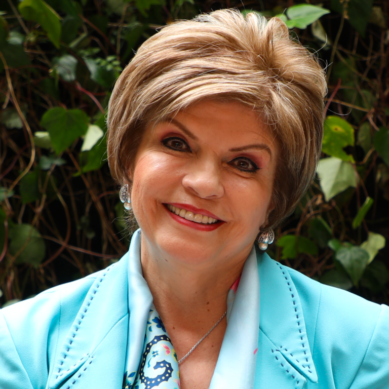 Read more about the article Gloria Ureña, Executive Director at ColCob